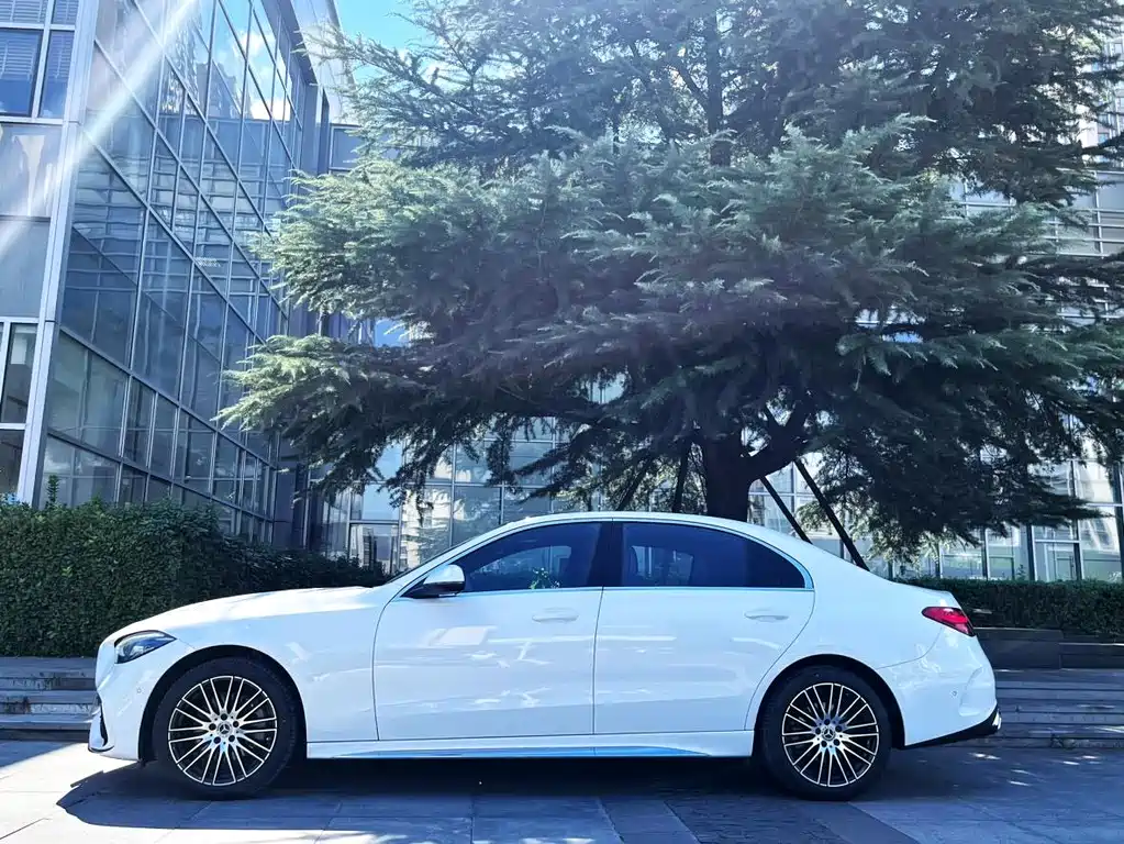 Mercedes-Benz C-Class 2024