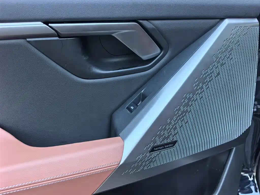 BMW 5 Series 2025 — фото 15