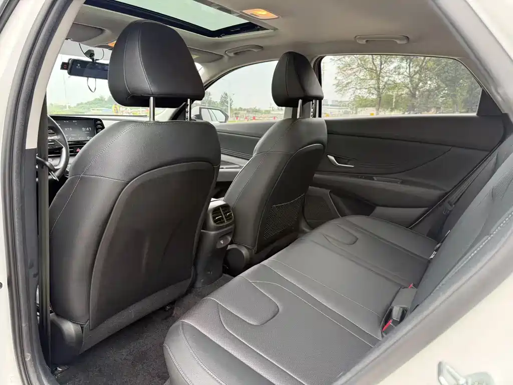 Hyundai Elantra 2024