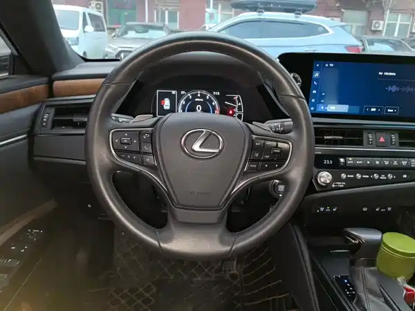 Lexus ES 2024