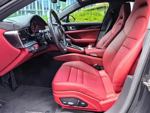 Porsche Panamera 2023