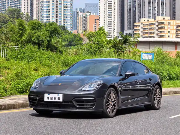 Porsche Panamera 2023