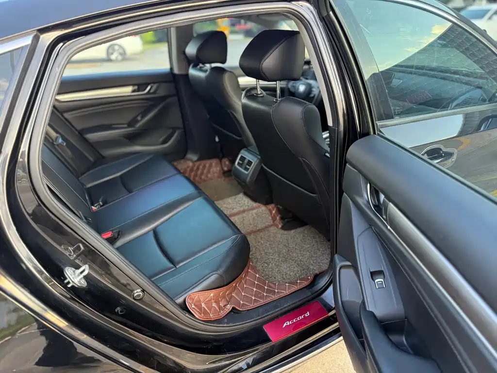 Honda Accord 2018 — фото 12