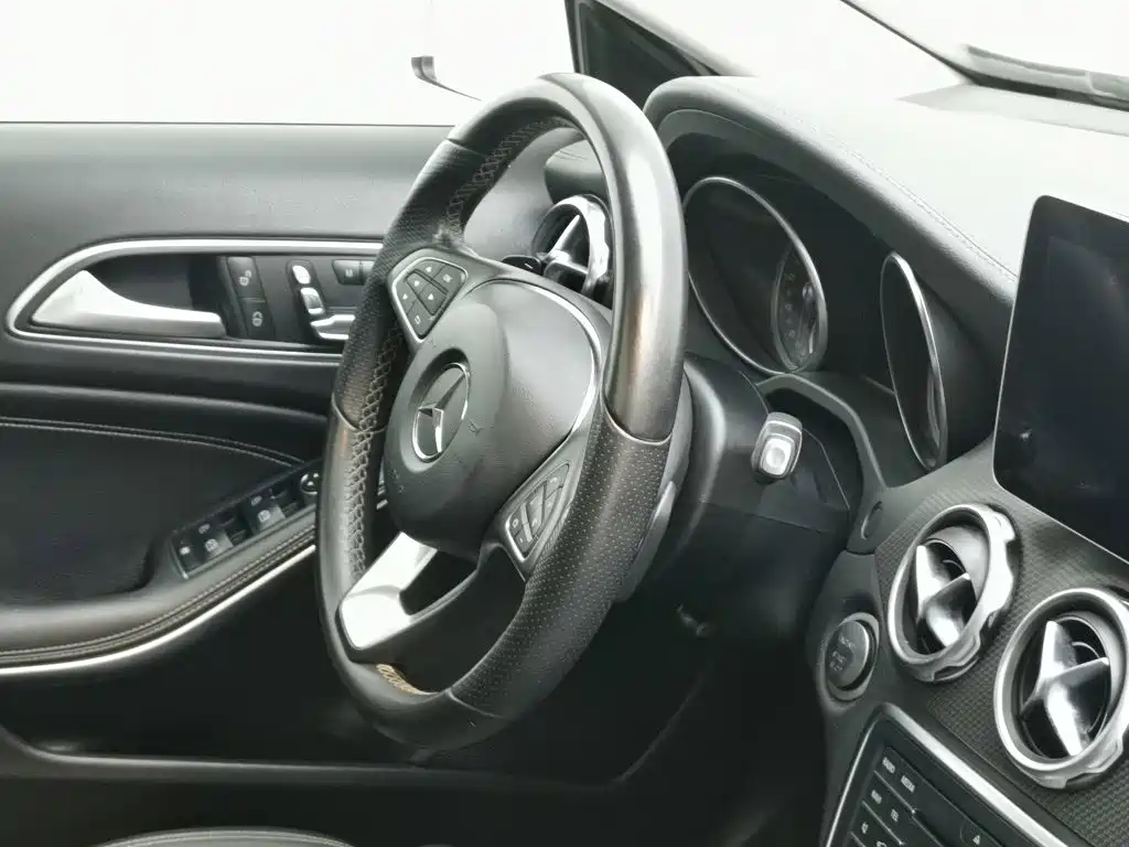 Mercedes-Benz GLA 2018 — фото 22