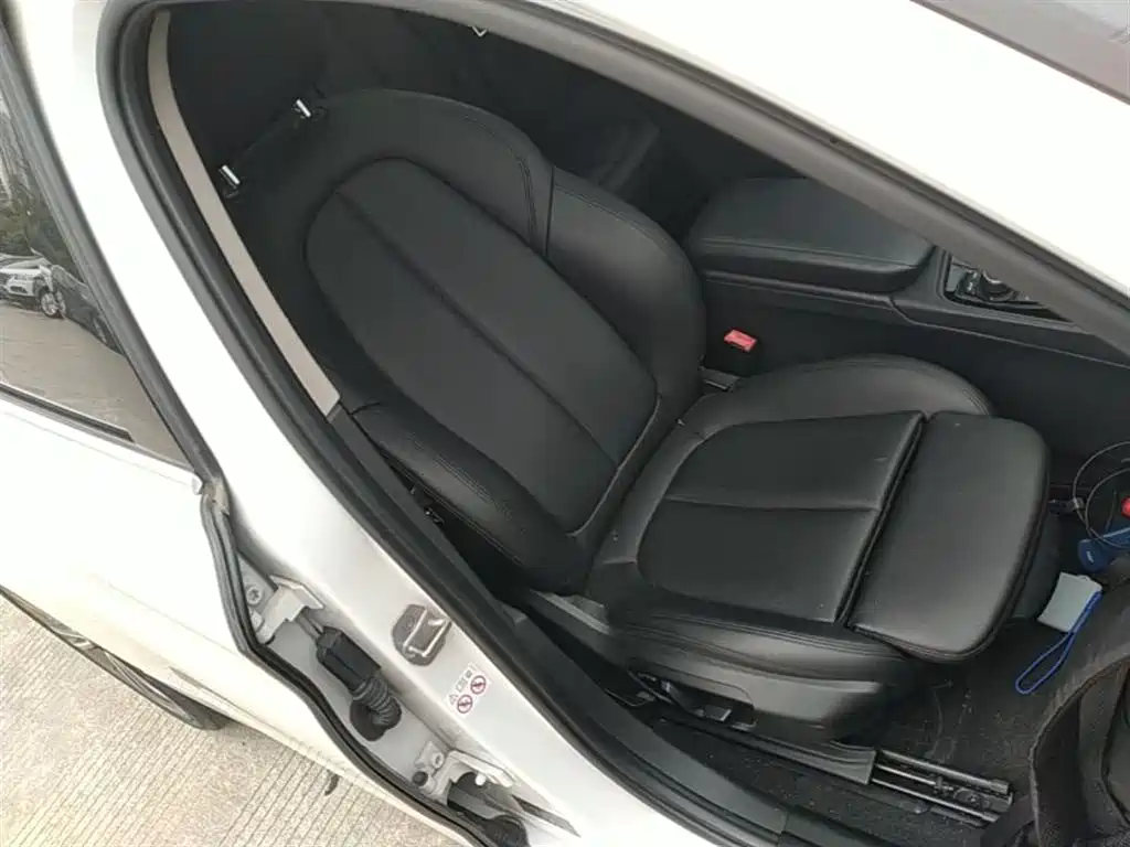 BMW 1 Series 2018 — фото 25