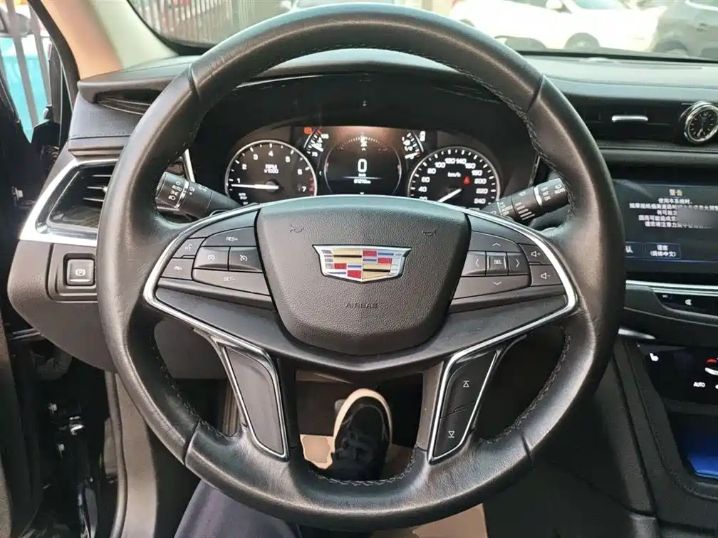 Cadillac XT5 2019 — фото 11