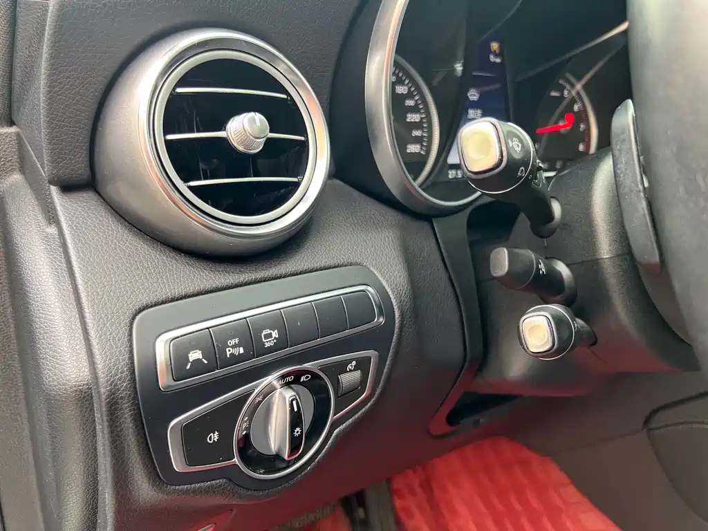 Mercedes-Benz GLC 2017 — фото 16