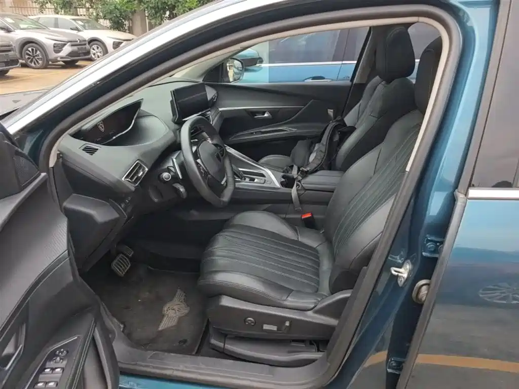 Peugeot 5008 2023 — фото 15