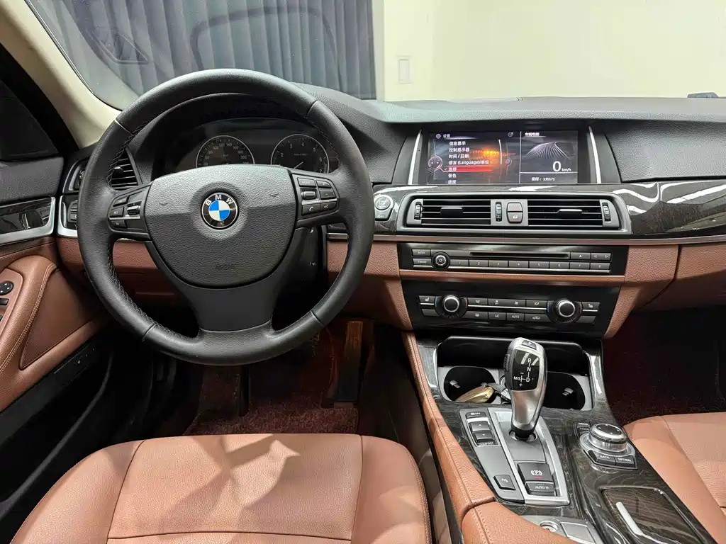 BMW 5 Series 2016 — фото 20