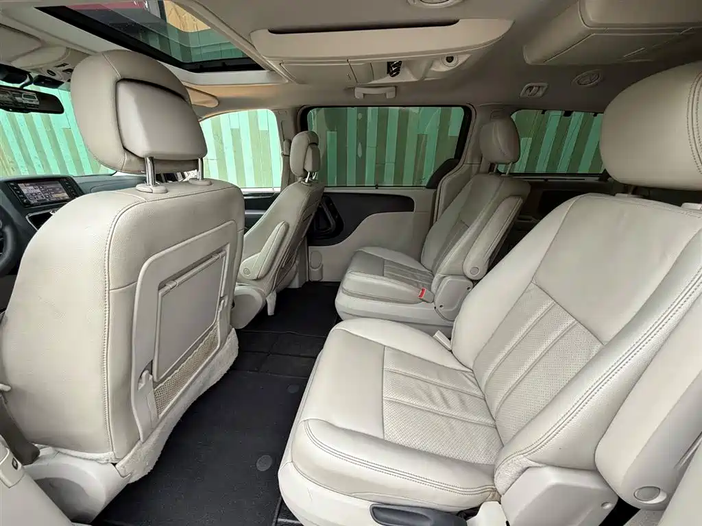 Chrysler Grand Voyager 2015 — фото 8