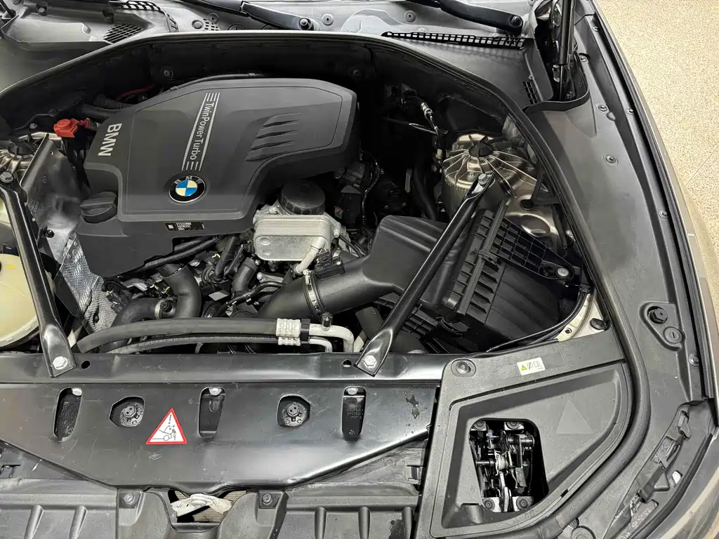 BMW 5 Series 2016 — фото 38