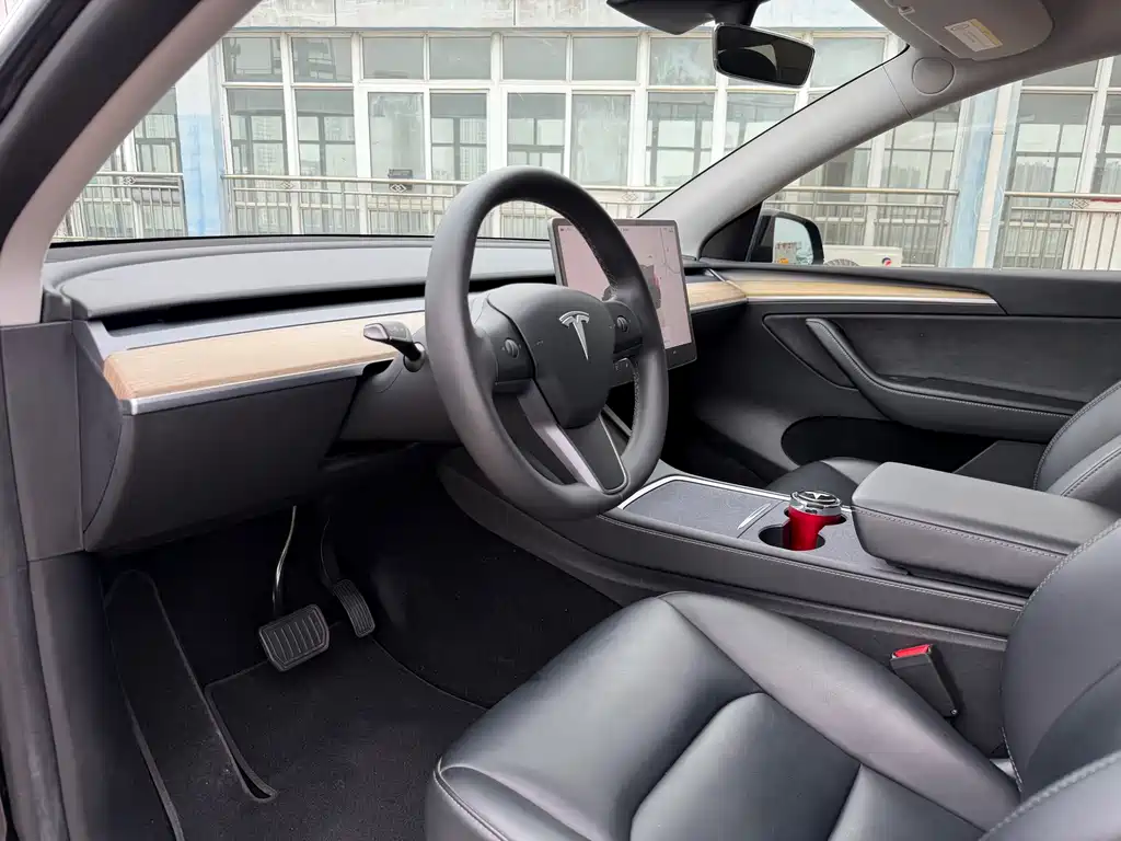 Tesla Model Y 2023 — фото 16