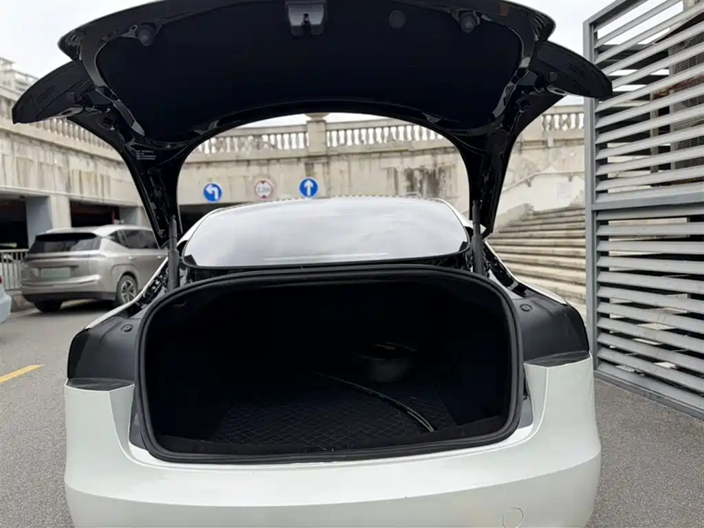 Tesla Model 3 2023 — фото 18