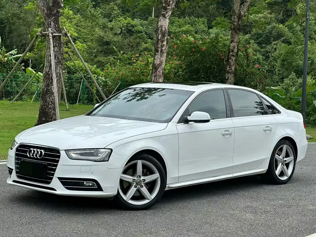 Audi A4L 2015 — фото 1