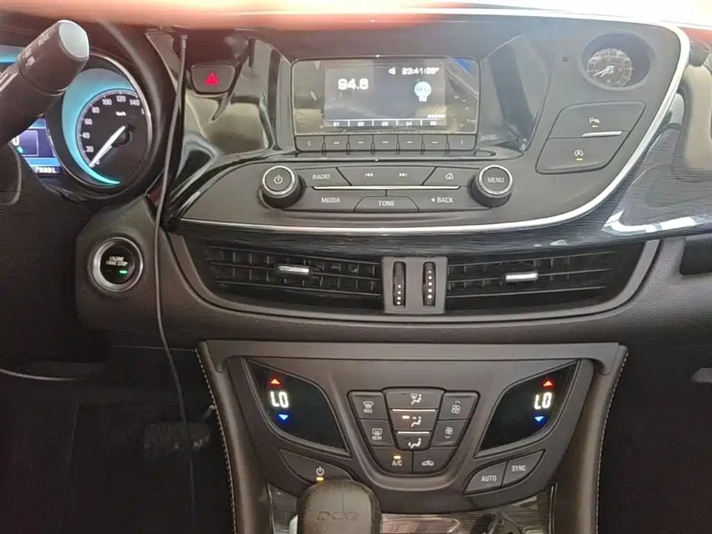 Buick Envision Plus 2017 — фото 13