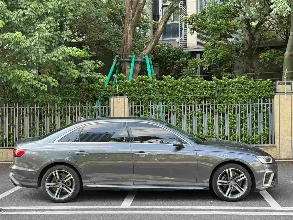 Audi A4L 2021