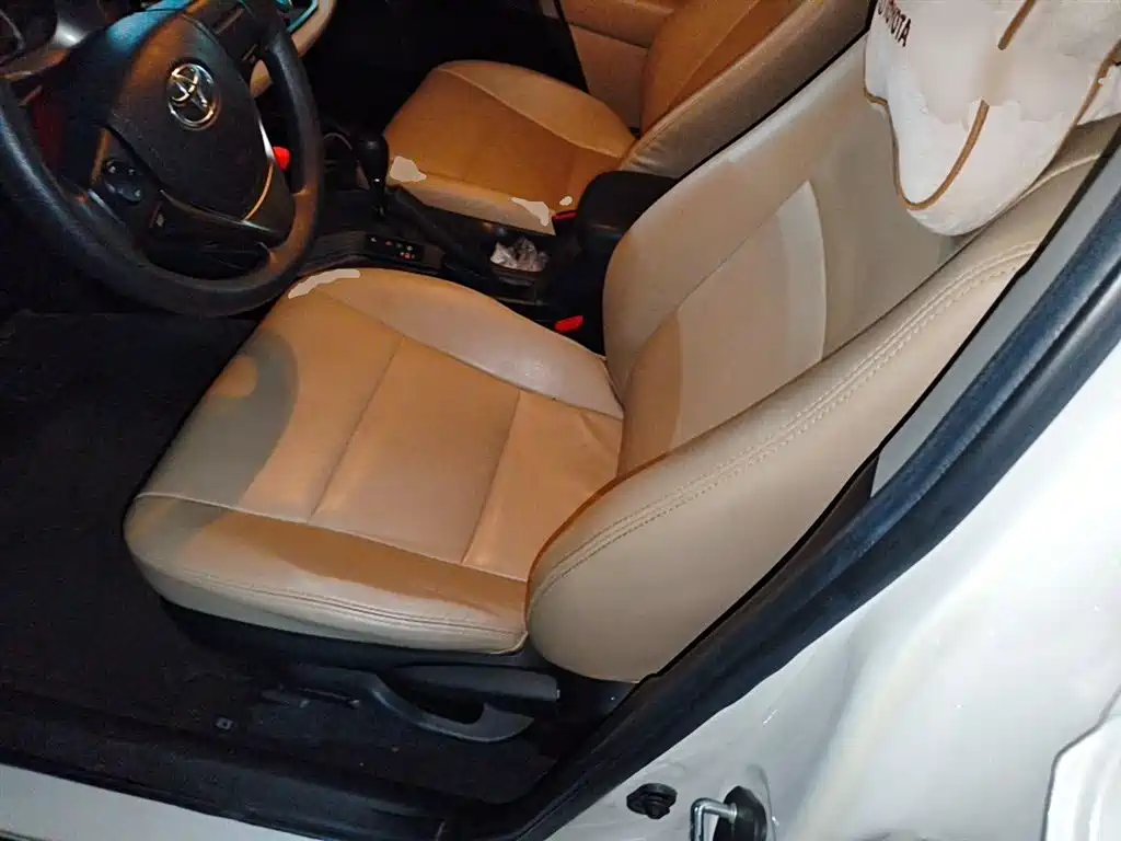 Toyota RAV4 2015 — фото 16