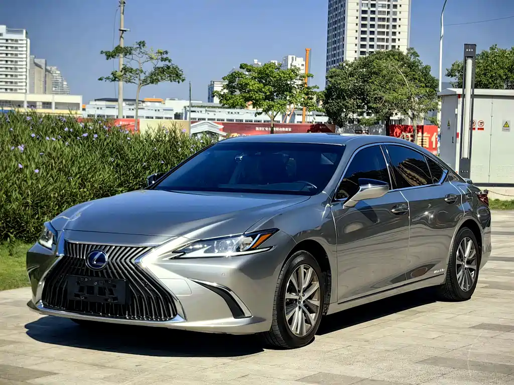 Lexus ES 2021 — фото 1