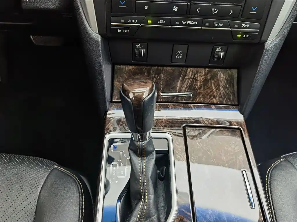 Toyota Camry 2017 — фото 13