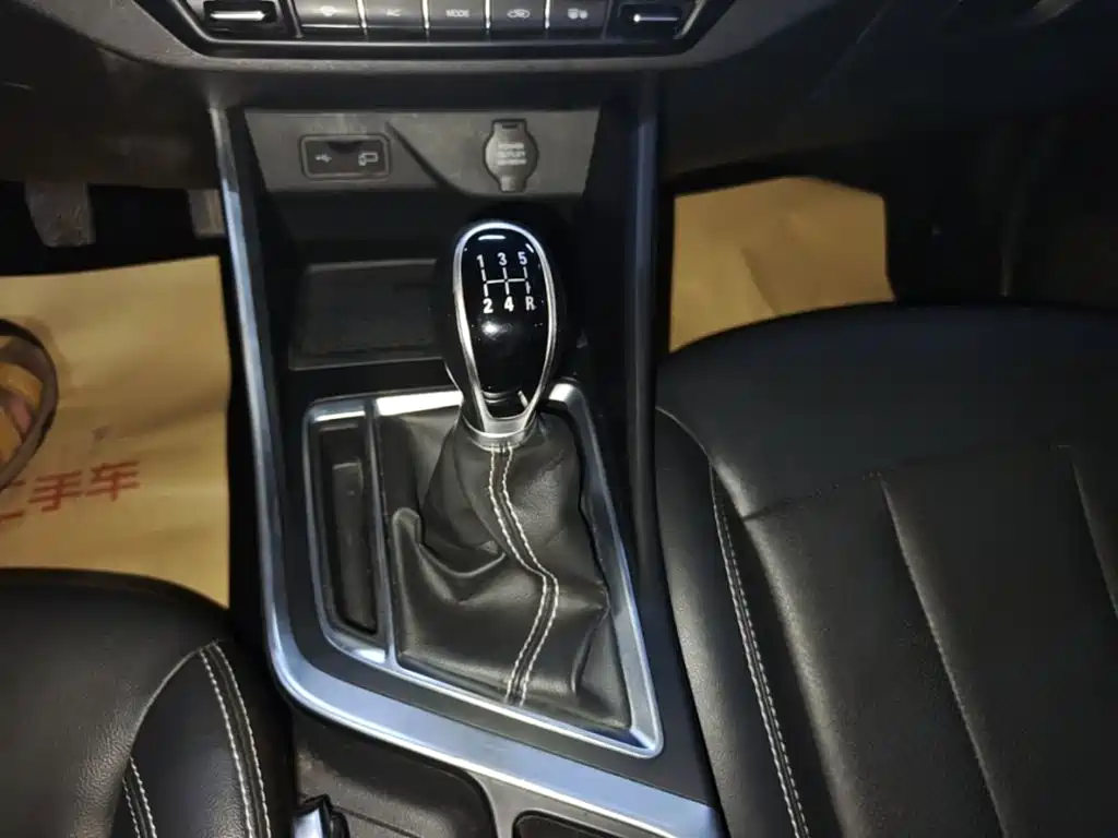 Geely Vision X3 2020 — фото 14