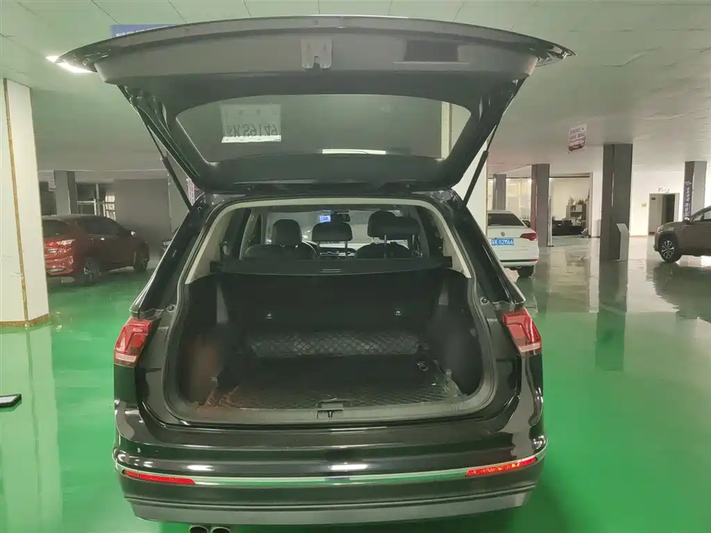 Volkswagen Tiguan L 2018 — фото 15