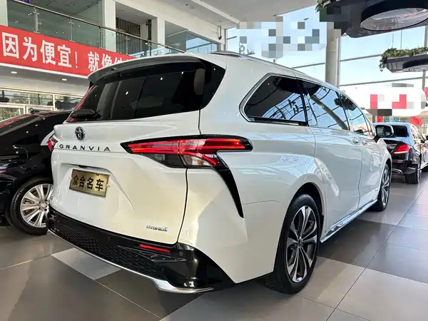 Toyota Granvia 2022