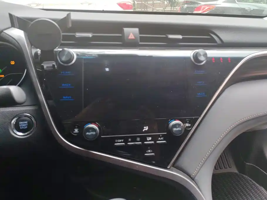 Toyota Camry 2020 — фото 13