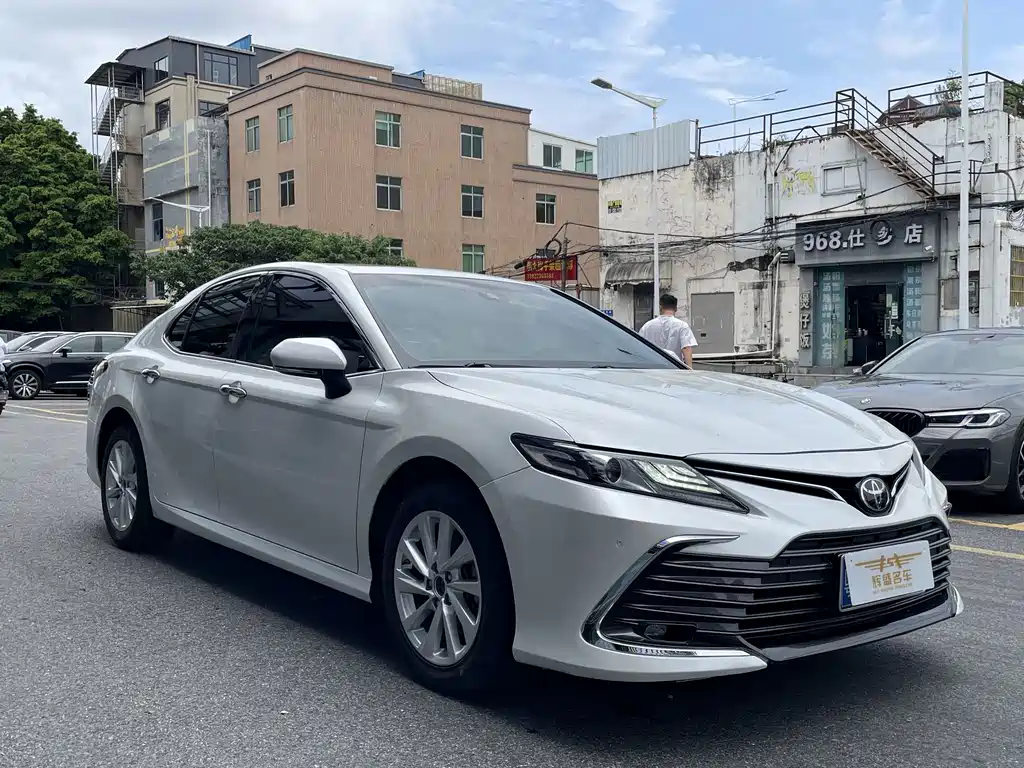 Toyota Camry 2022 — фото 6
