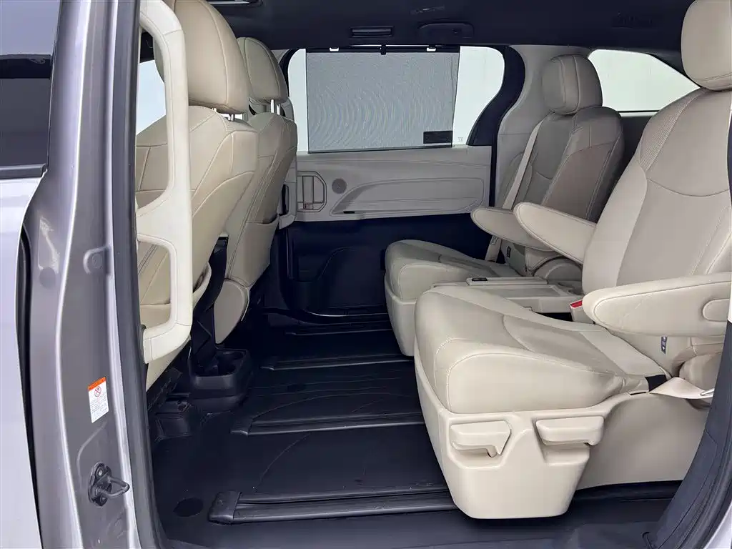 Toyota Granvia 2023 — фото 20