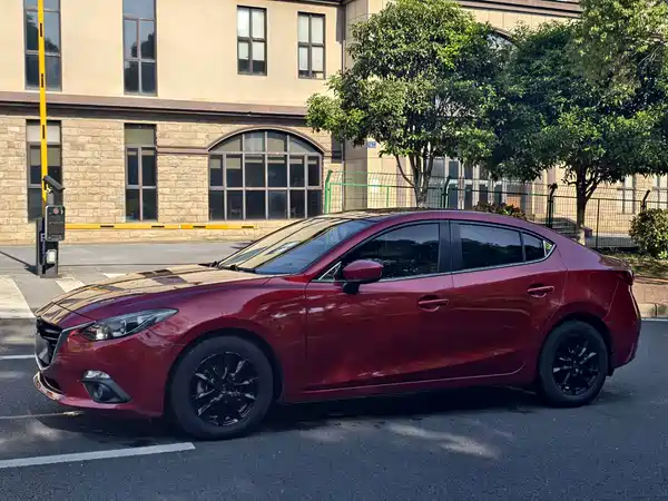Mazda 3 Axela 2015
