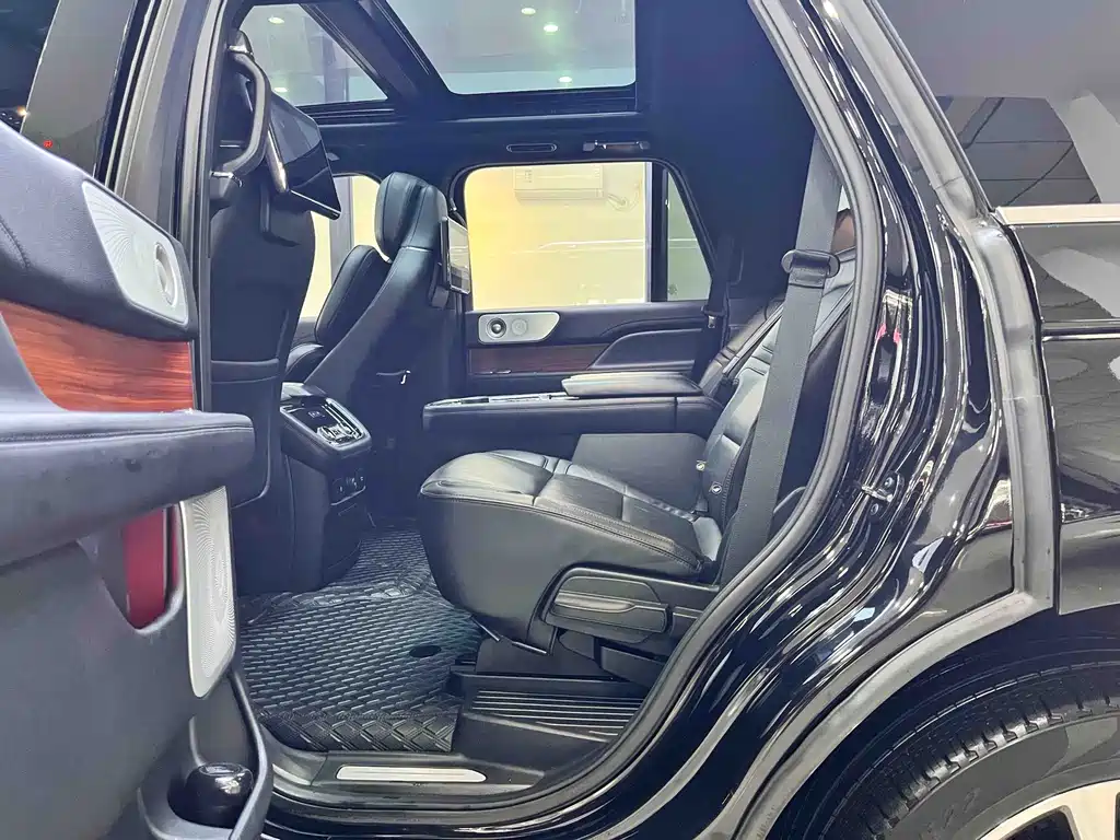 Lincoln Navigator 2018 — фото 9