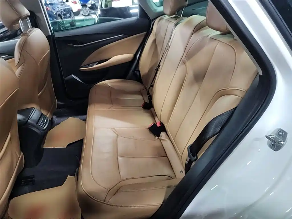 Buick Excelle 2019 — фото 17