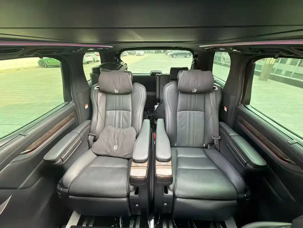 Toyota Vellfire 2023 — фото 6