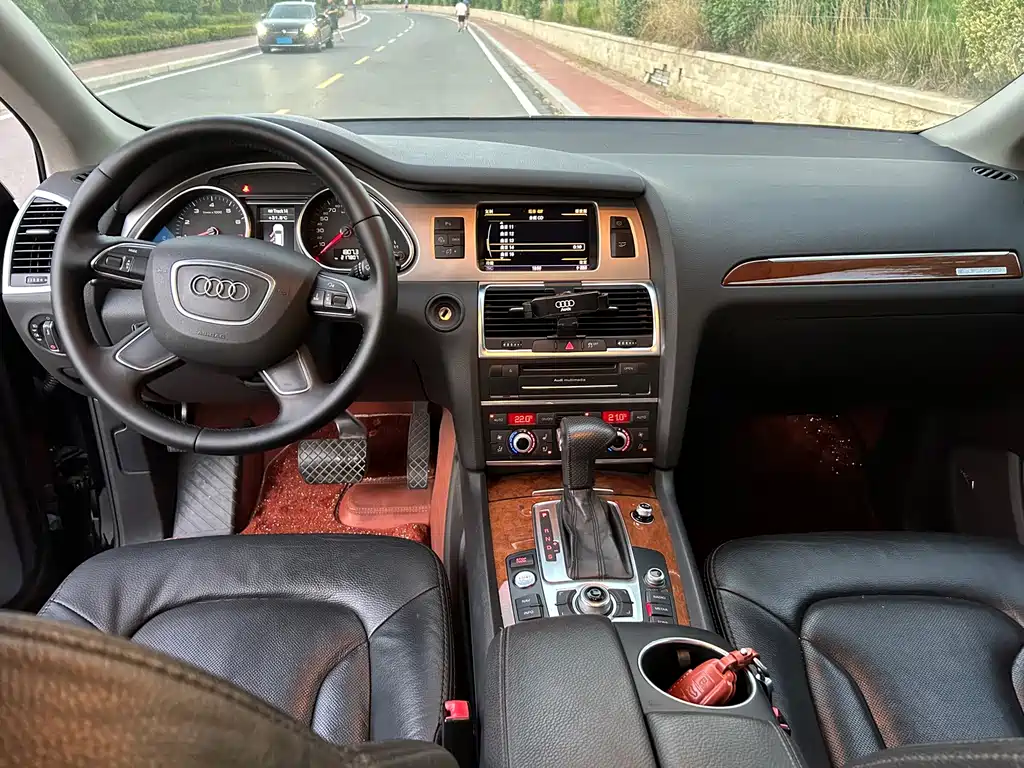 Audi Q7 2014 — фото 10
