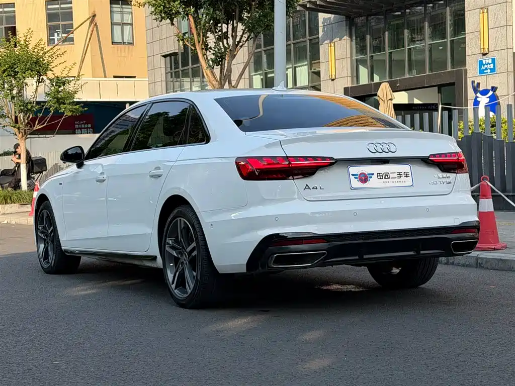 Audi A4L 2022 — фото 4
