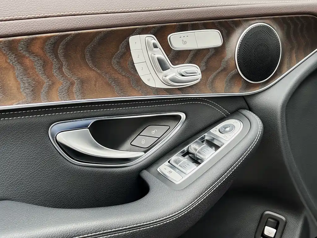 Mercedes-Benz GLC 2016 — фото 16