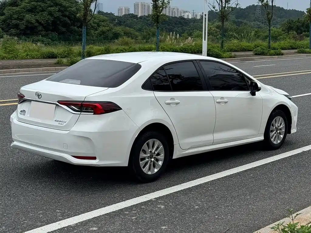 Toyota Corolla 2023 — фото 4