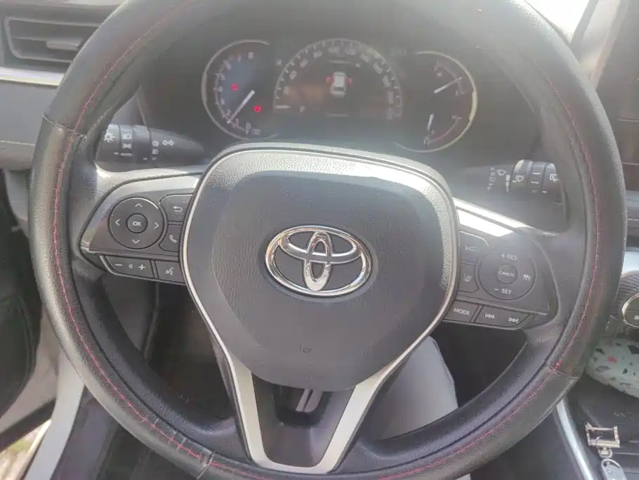 Toyota RAV4 2021 — фото 15