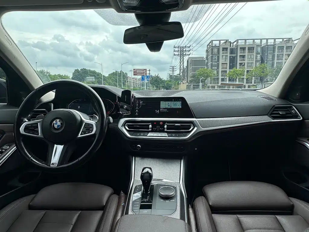 BMW 3 Series 2019 — фото 16
