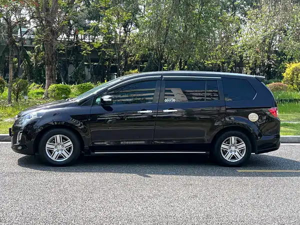 Mazda 8 2013
