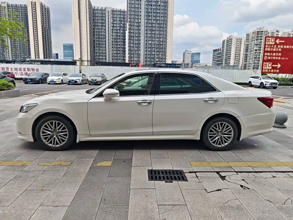 Toyota Crown 2017 — фото 4