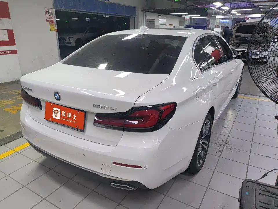 BMW 5 Series 2023 — фото 10