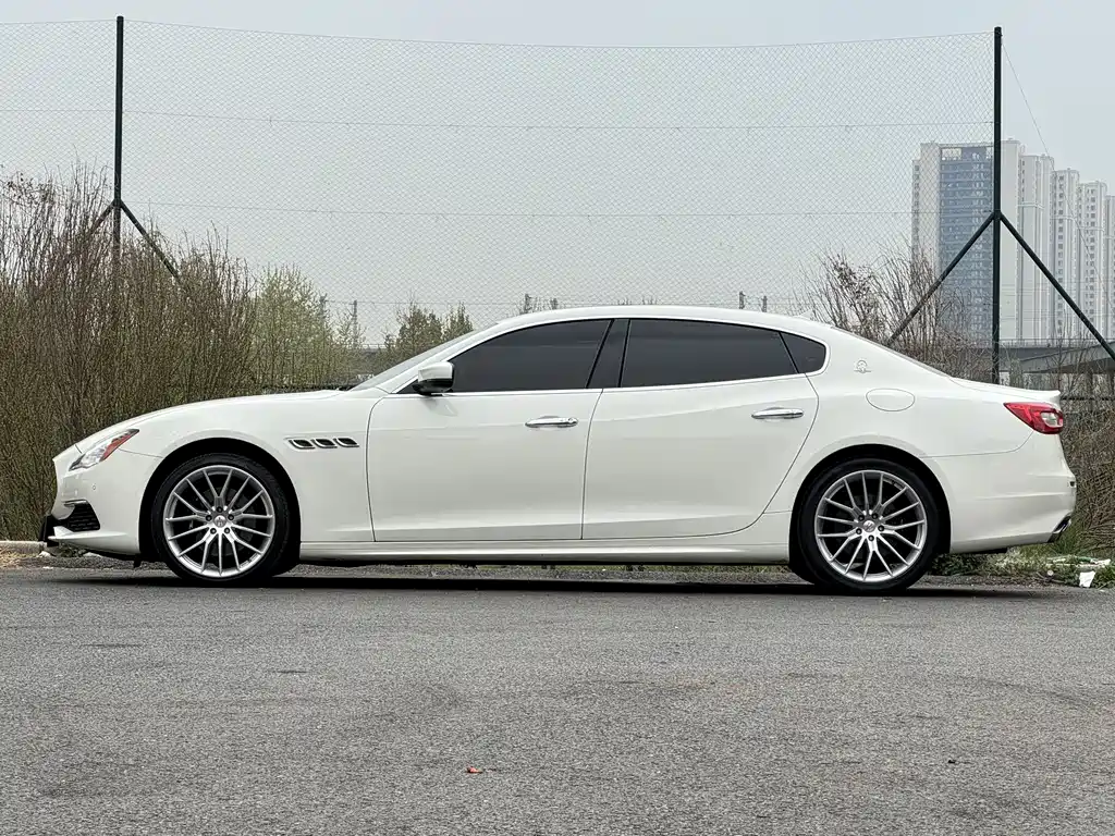 Maserati Quattroporte 2017 — фото 9