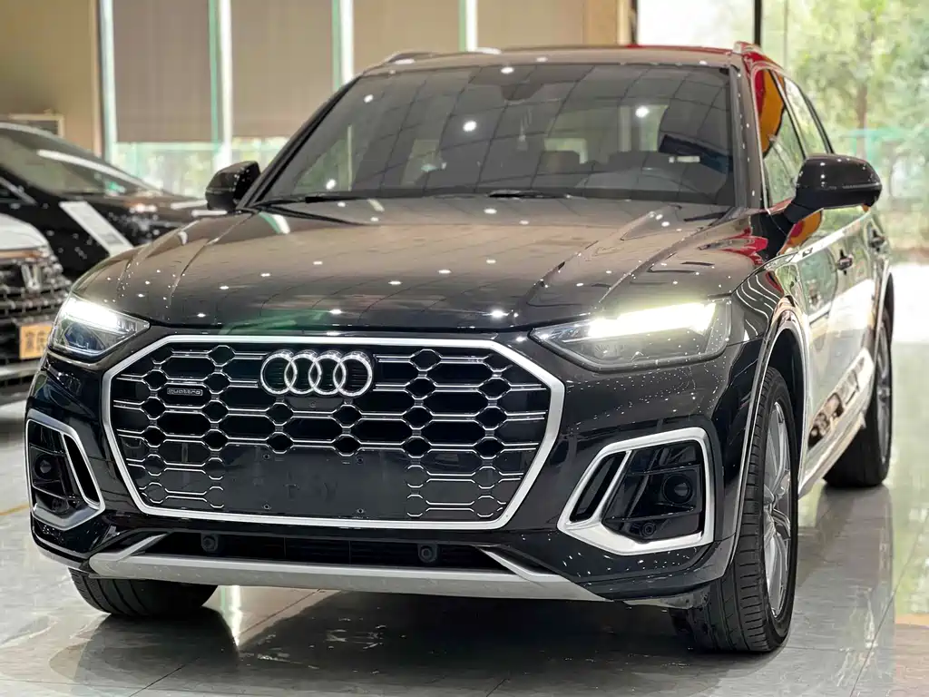 Audi Q5L 2022 — фото 1