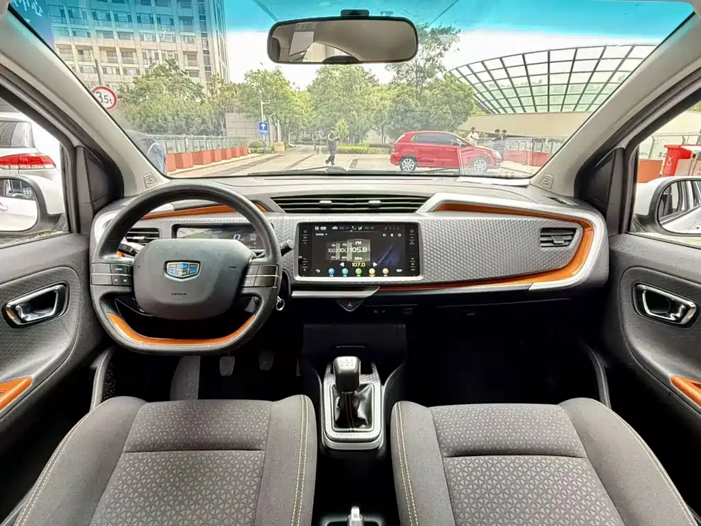 Geely Vision X1 2018 — фото 4