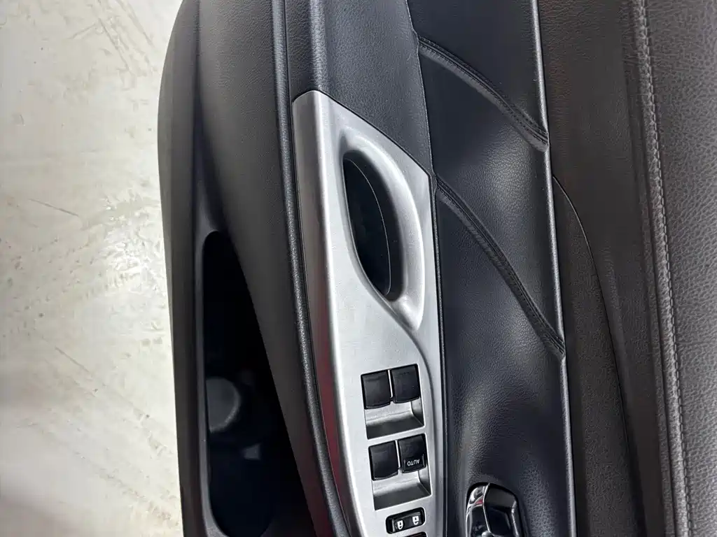 Toyota Yaris L 2016 — фото 14