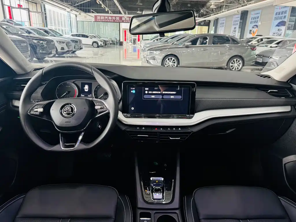 Skoda Octavia 2023 — фото 10