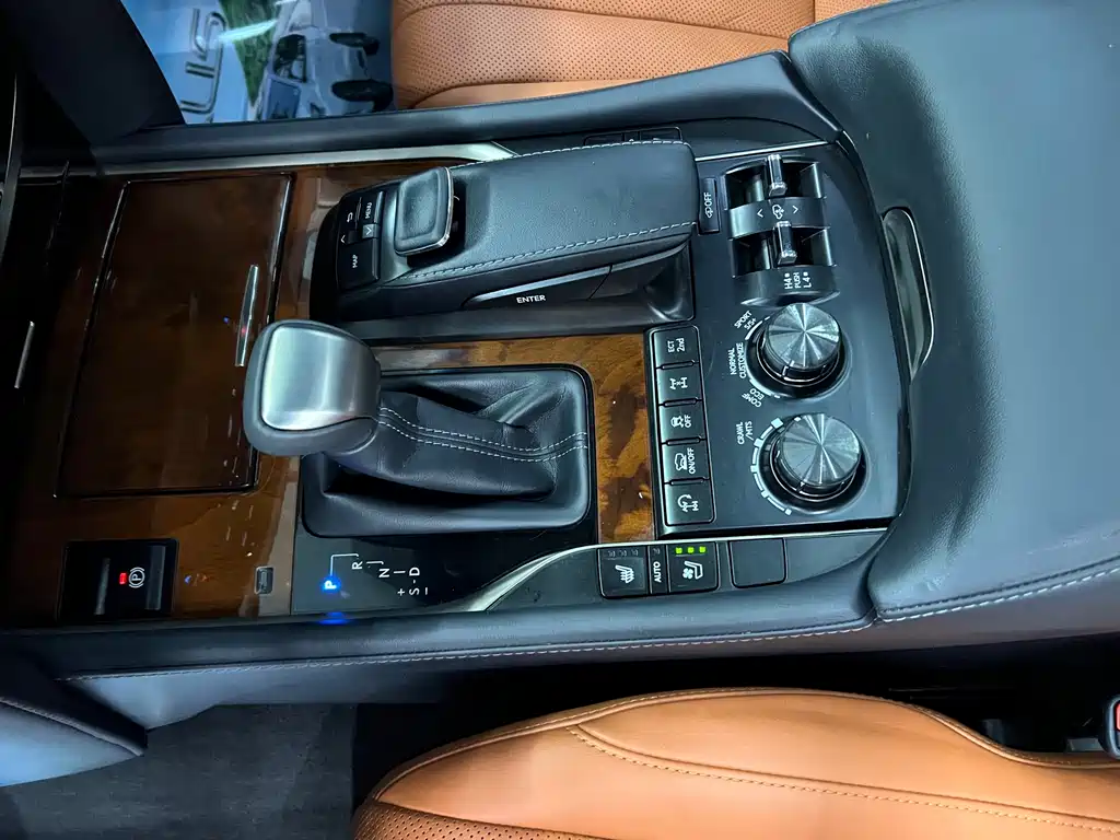 Lexus LX 2020 — фото 19
