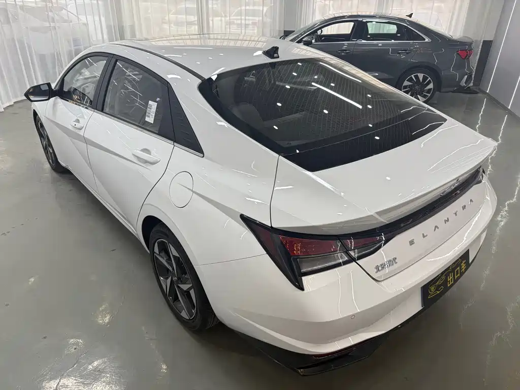 Hyundai Elantra 2023 — фото 4