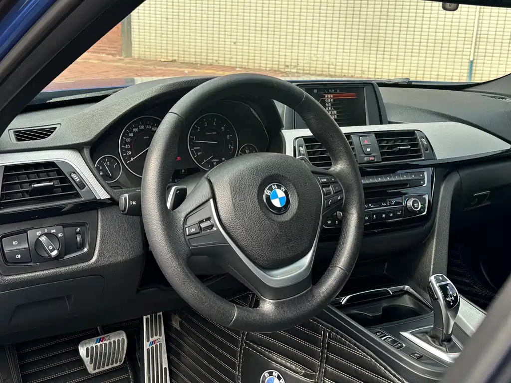 BMW 3 Series 2017 — фото 11